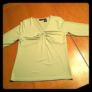 Key hole middle shirt