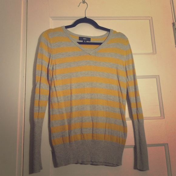 Mossimo sweater size Medium!