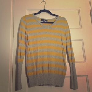 Mossimo sweater size Medium!