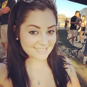 Meet your Posher, Selena