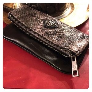 VERA WANG WRISTLET