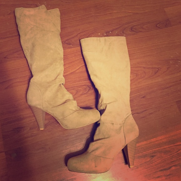 Suede boots