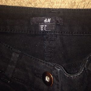 Black h&m shorts with design on the sides