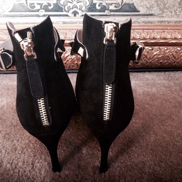 💯AUTH  BLACK VALENTINO ROCKSTUD 👠SOLD👠 - Picture 3 of 4