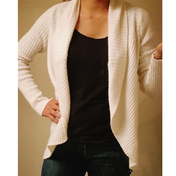 GUESS white cardigan