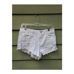 White high wasted shorts