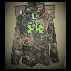 Camo Under armour hoodie! NWOT