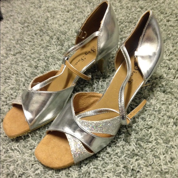 Ballroom dance shoes