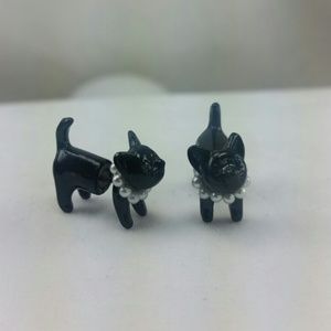 Two-part Pearl Wearing Cat Earrings