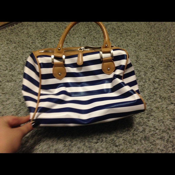 Purse - Picture 2 of 3