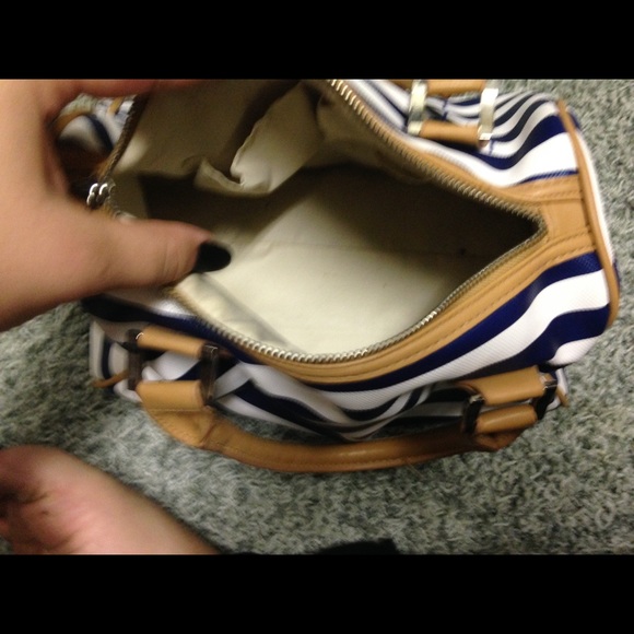 Purse - Picture 3 of 3