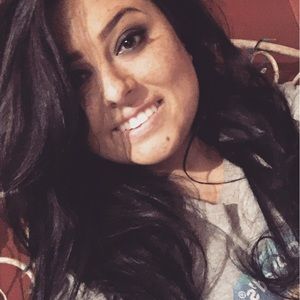 Meet your Posher, Raquel