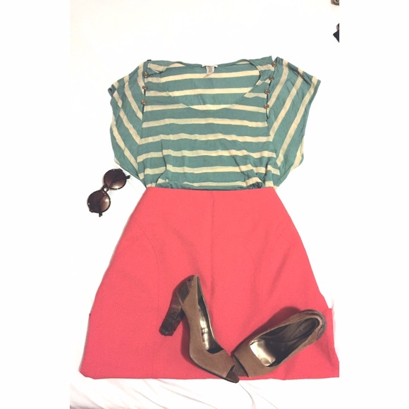 ❌SOLD❌Check it out brand high low striped tea