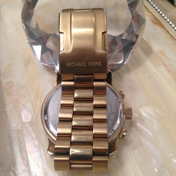 💀SOLD💀. Michael Kors Oversized Runway Watch!! - Picture 2 of 4