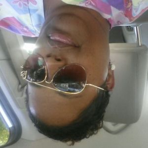 Meet your Posher, Kamica