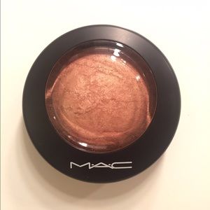 MAC Cosmetics Makeup - MAC Cheeky bronze MAC Cosmetics Makeup - MAC Cheeky bronze