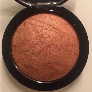 MAC Cosmetics Makeup - MAC Cheeky bronze MAC Cosmetics Makeup - MAC Cheeky bronze