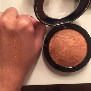 MAC Cosmetics Makeup - MAC Cheeky bronze MAC Cosmetics Makeup - MAC Cheeky bronze