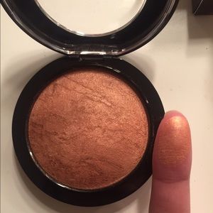 MAC Cosmetics Makeup - MAC Cheeky bronze MAC Cosmetics Makeup - MAC Cheeky bronze