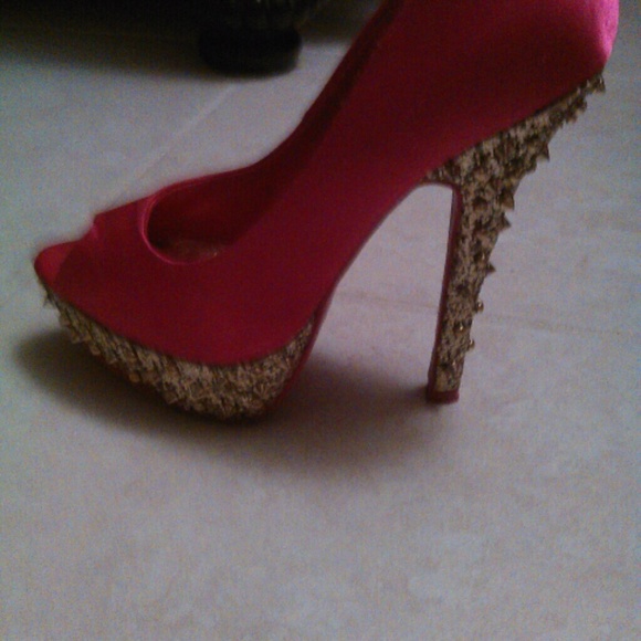 Pumps - Picture 2 of 4