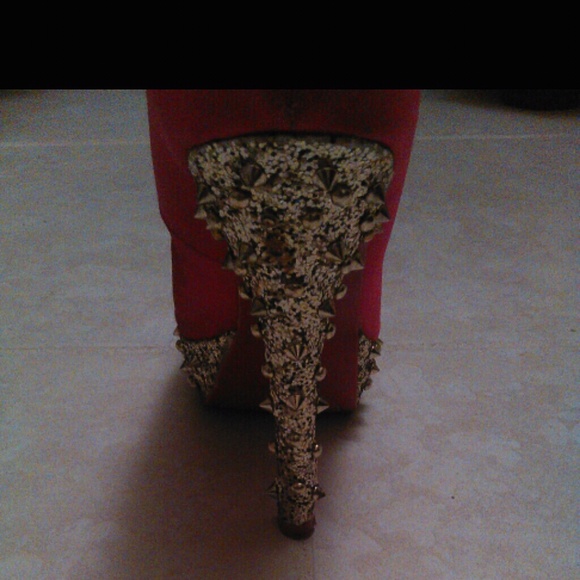 Pumps - Picture 3 of 4