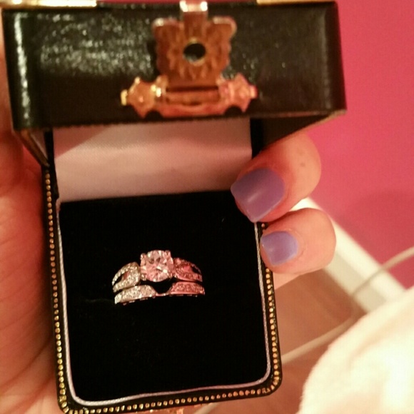 Silver ring - Picture 1 of 1