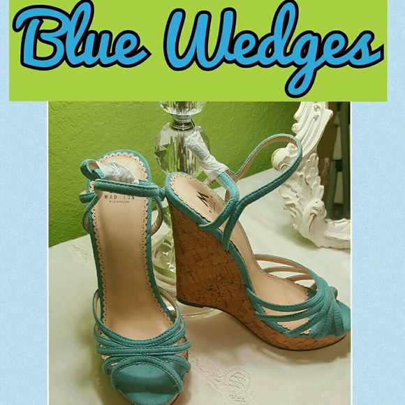 🎀New Listing🎀 Blue wedge shoes