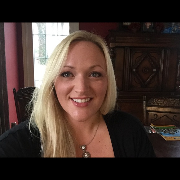 Meet your Posher, Tiffany - Picture 1 of 1