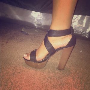 Criss crossed platform heel