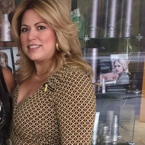 Meet your Posher, Adela