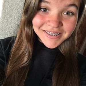 Meet your Posher, Caitlin