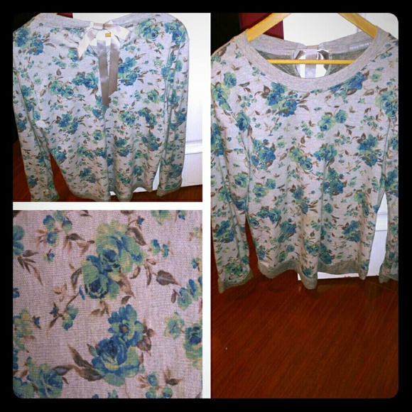 Gray and blue foral sweater - Picture 1 of 1