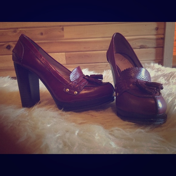 Vince Camuto size 6.5 high heel loafers