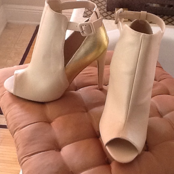 NWT Charlotte Russe Blush/Matte Gold Shoetie