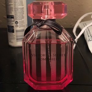 Victoria Secret Bombshell perfume