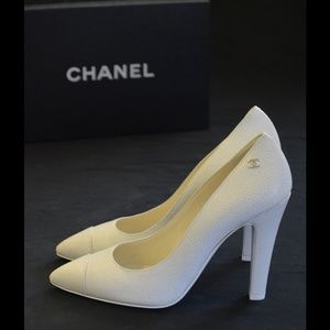 New Chanel White Escarpin Pumps Size 38.5 Last Day