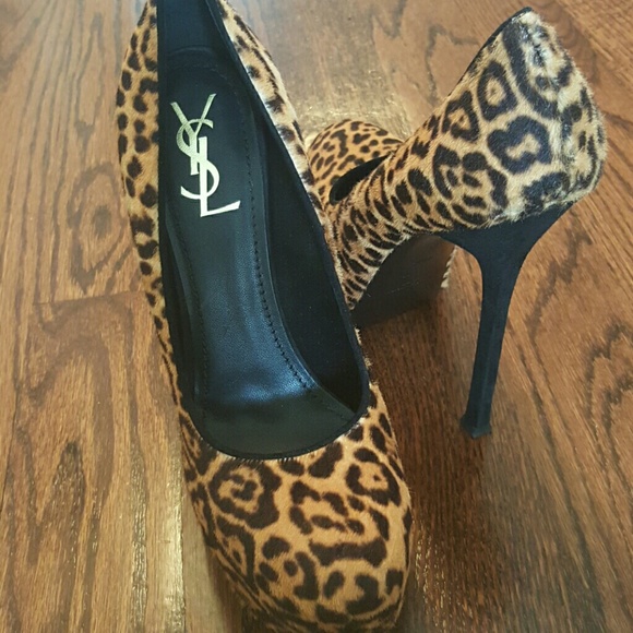 Yve Saint Laurent beautiful and barely worn.