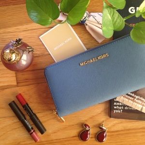 Michael Kors Jet Set Continental Wallet