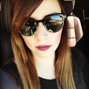 Meet your Posher, Nayeli