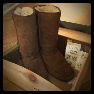 Bearpaw Bianca's 12" tall