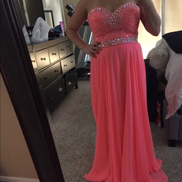 Xscape Dresses & Skirts - Gorgeous Dress NWOT