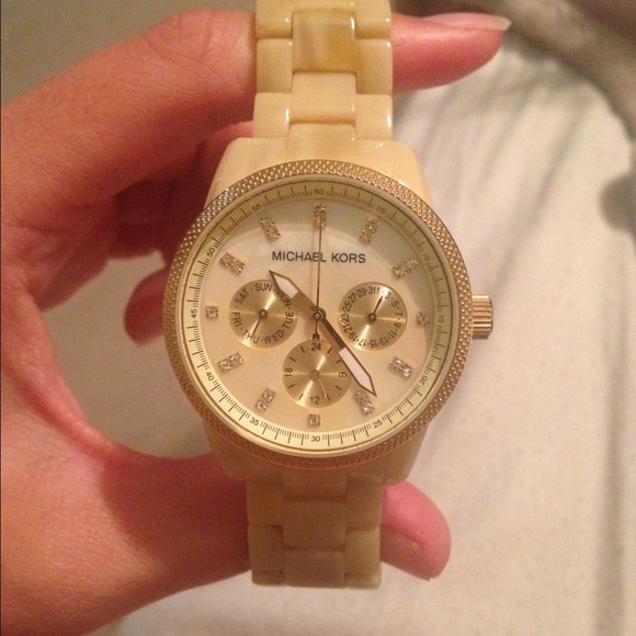 MICHAEL KORS CREAM WATCH worn once - Picture 2 of 4