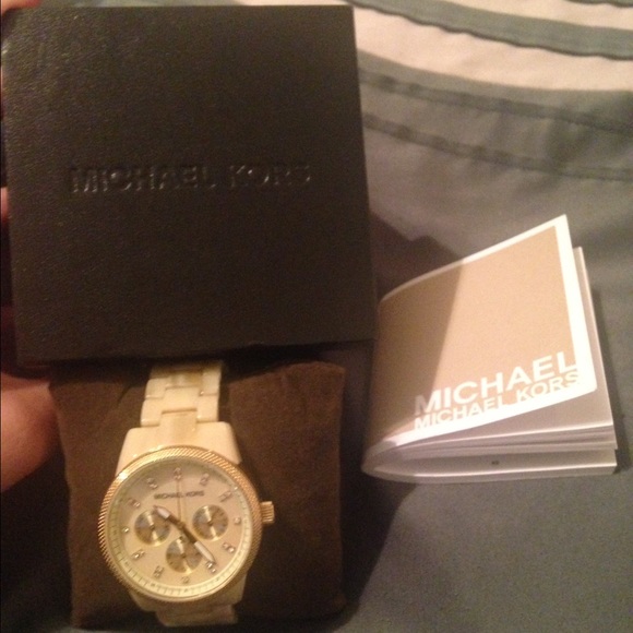 MICHAEL KORS CREAM WATCH worn once - Picture 3 of 4