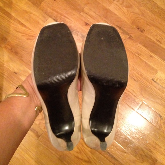 Heels - Picture 4 of 4