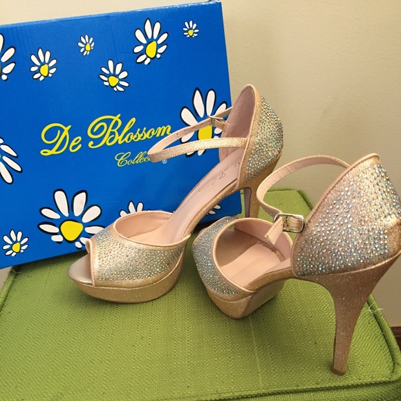 De blossom collection pumps