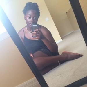 Meet your Posher, Larissa