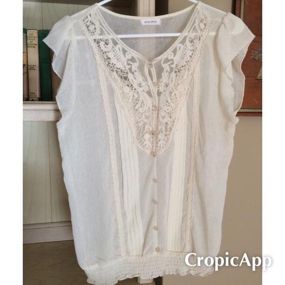 !Off-white blouse w/ lacy front