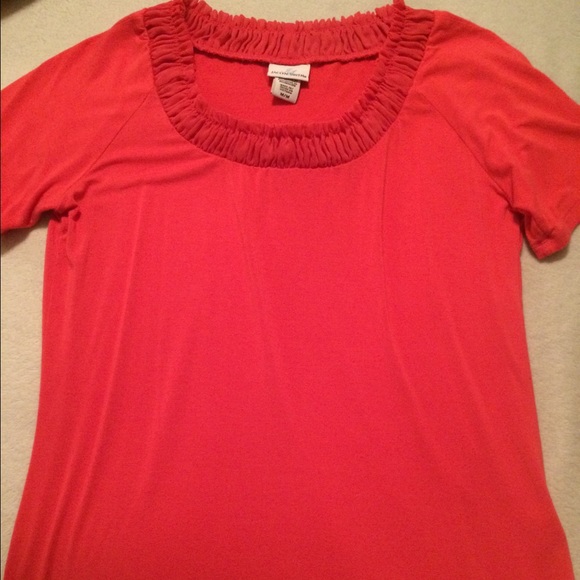 Cute Jaclyn smith  top with ruffled neck line. - Picture 1 of 2