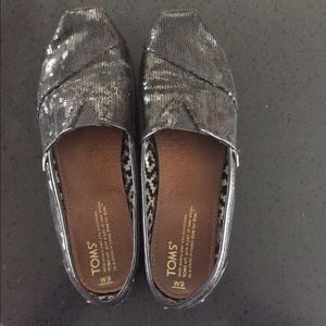 VGUC Toms black sequin flats! Sz9