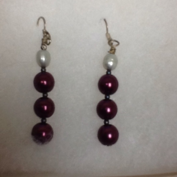 Last call -Synthetic pearl earrings